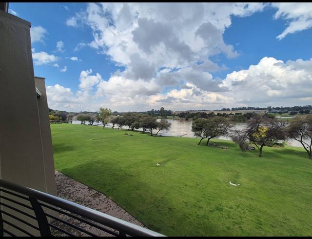 2 BEDROOM APARTMENT FOR SALE IN VANDERBIJLPARK SW 5